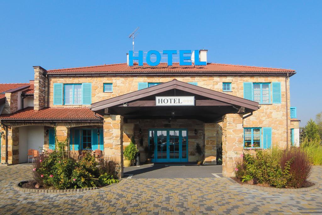 Hotel Cyprus Książenice Exteriér fotografie